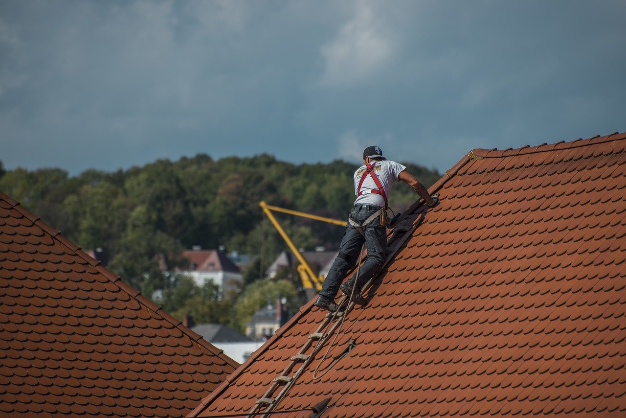 Sunrise SEO Roofing-Repairs Sunrise SEO -Man working on Roof